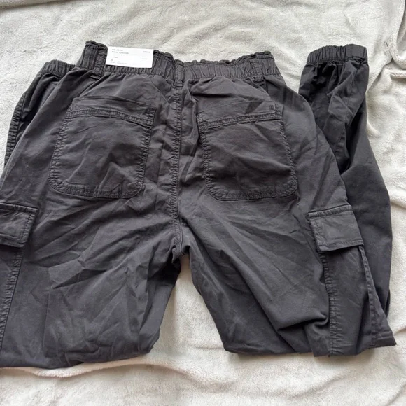NWT American Eagle Size 6 Black Cargo Elastic Waist Pants - Picture 3 of 3